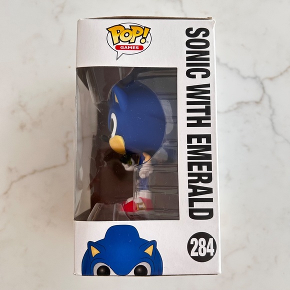 Funko Pop Games: Sonic the Hedgehog - Sonic with Emerald #284 - NIB - Picture 2 of 6